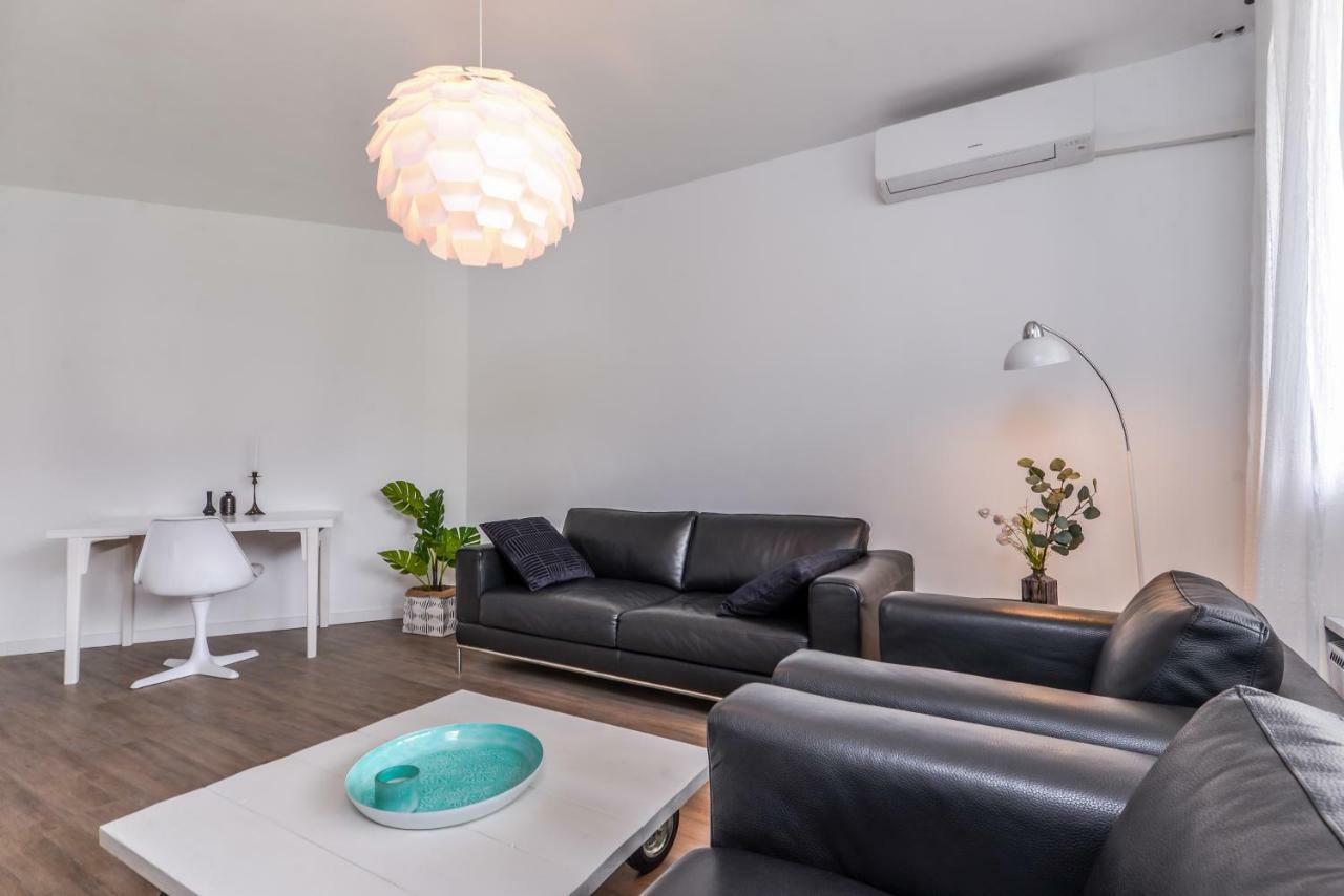 66 Apartment - Stylish Two Bedroom In Lozenets District By Flat Mаnager โซเฟีย ภายนอก รูปภาพ